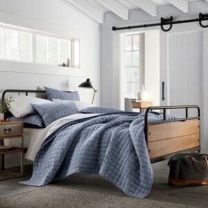 NWOT Linden Street Memphis Quilt & Shams 
King Size